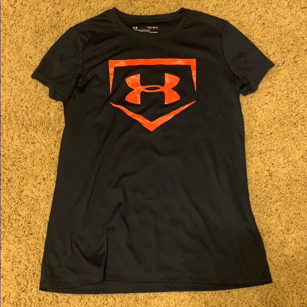 Short sleeved sporty Under Armour shirt
